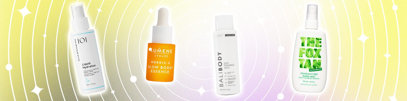 Vier Hautpflegeprodukte, darunter Sprays und ein Serum, auf einem pastellfarbenen Hintergrund mit Farbverlauf und weißen Sternen.