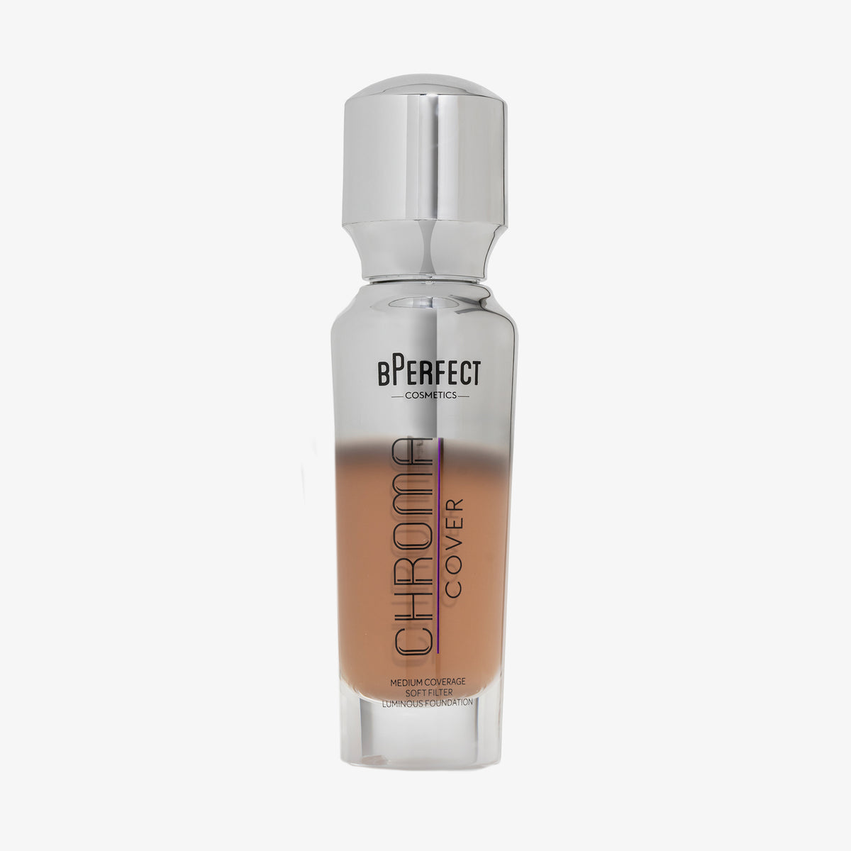 Eine halb transparente halb silberne Flasche Chroma Cover Foundation Luminous in der Farbe C9 vor weißem Hintergrund.