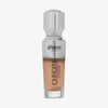 Eine halb transparente halb silberne Flasche Chroma Cover Foundation Luminous in der Farbe N4 vor weißem Hintergrund.