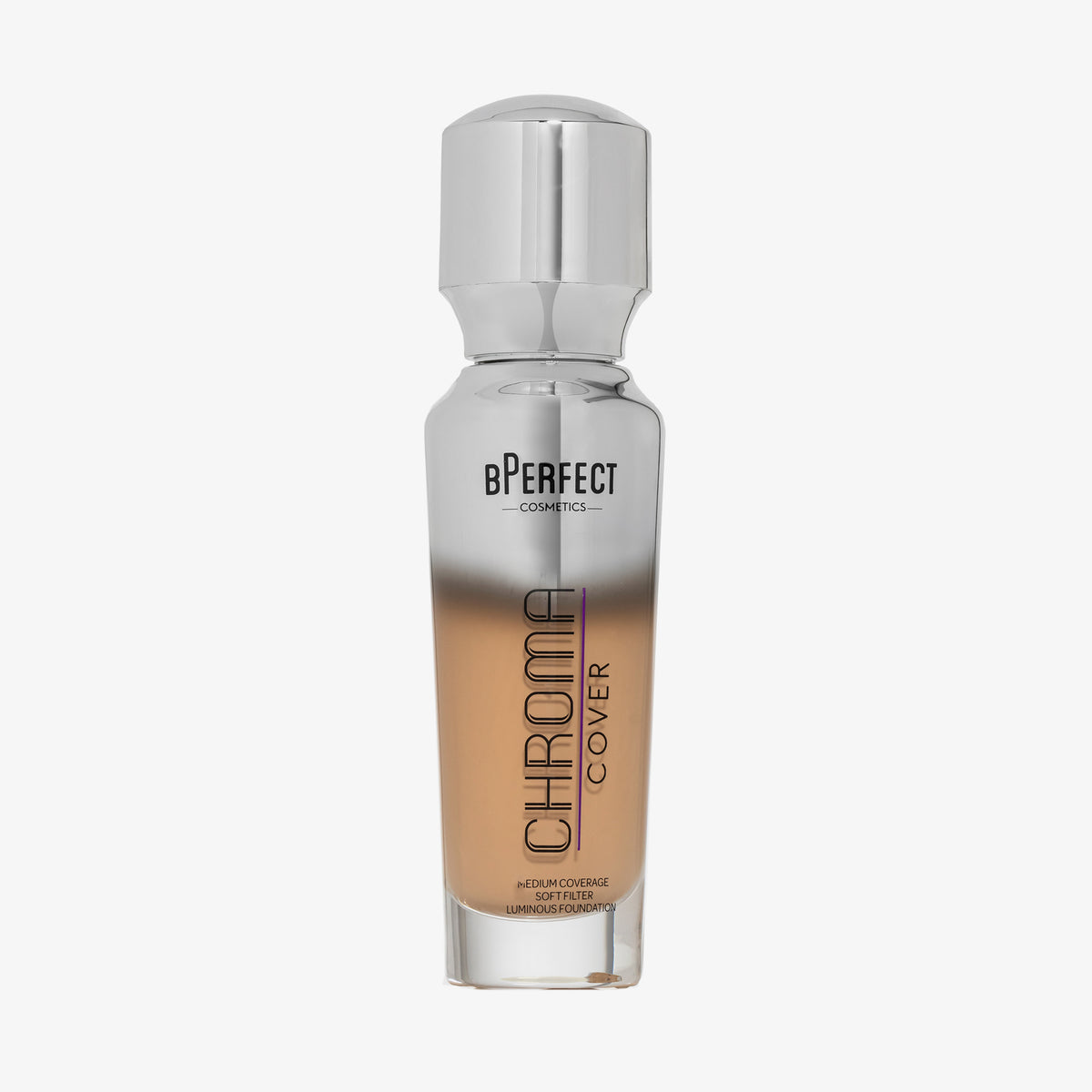 Eine halb transparente halb silberne Flasche Chroma Cover Foundation Luminous in der Farbe N5 vor weißem Hintergrund.