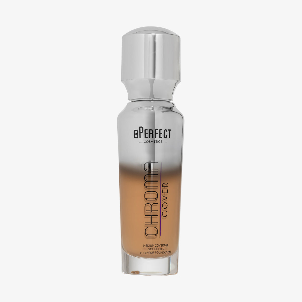 Eine halb transparente halb silberne Flasche Chroma Cover Foundation Luminous in der Farbe N7 vor weißem Hintergrund.