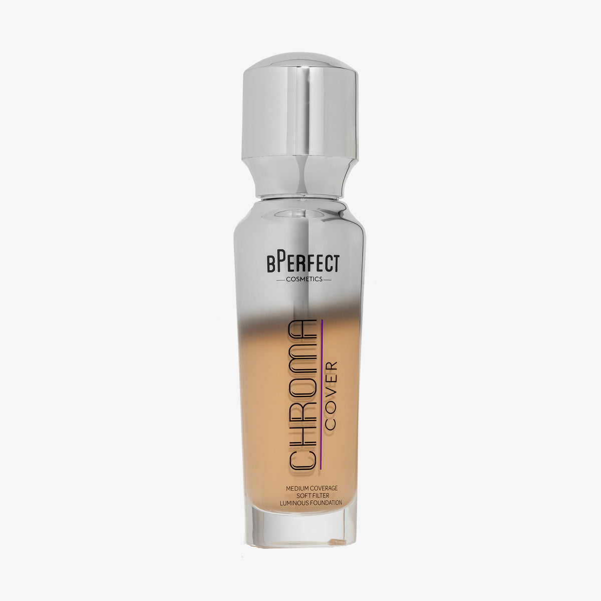 Eine halb transparente halb silberne Flasche Chroma Cover Foundation Luminous in der Farbe W5 vor weißem Hintergrund.