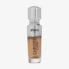 Eine halb transparente halb silberne Flasche Chroma Cover Foundation Luminous in der Farbe W6 vor weißem Hintergrund.