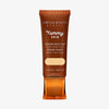 Bronzefarbene Tube der Yummy Skin Serum Tint 1 mit Sichtfenster zum beigen Produktinhalt.