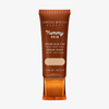 Bronzefarbene Tube der Yummy Skin Serum Tint 3.5 mit Sichtfenster zum beigen Produktinhalt.