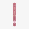 Rosa Tube essence line n' STAIN! TATTOO LIP LINER in der Farbe Everyones Nude Pink auf weißem Hintergrund.