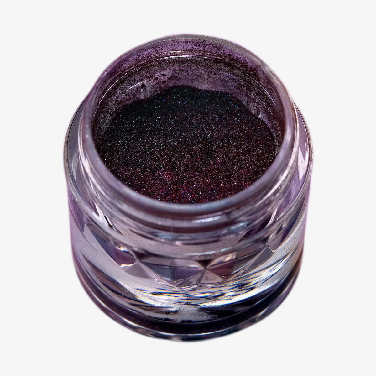 Offener transparenter Tiegel des Original Multichrome Loose Eyeshadow Lights Out mit schwarz-lila schimmerndem Pulver auf weißem Hintergrund.