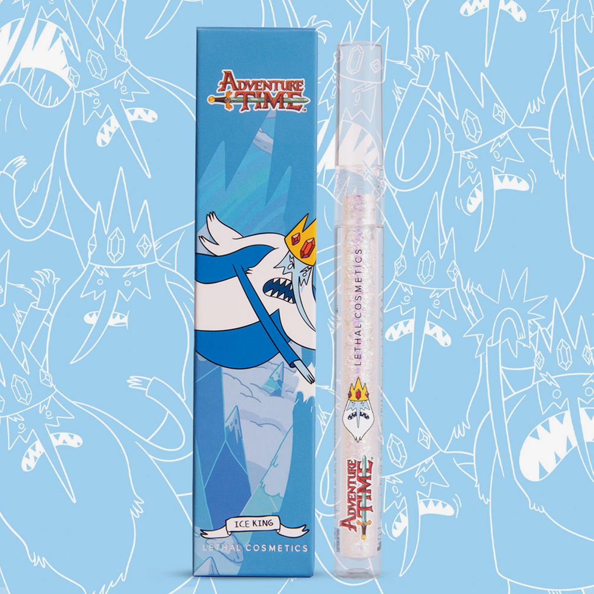 Blaue Verpackung und transparente Tube Adventure Time Liquid Eyeliner in der Farbe Ice King (Opal mit Glitzer) und Abbildungen des Eiskönigs.