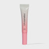 Eine Tube Plush Dreamy von LH Cosmetics mit weiß-rosa Farbverlauf auf weißem Hintergrund.