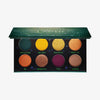 Die Bad Side Zodiac Eyeshadow Palette ist eine offene Palette mit acht farbenfrohen Farbtönen, jeder mit einem kreativen Namen.