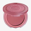 Ein offenes, rotes Kompaktetui mit NABLAs Close-Up Blurring Powder Blush in der Farbe engima.