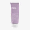 Eine violette Tube 2 % BHA Body Smoothing Spot Exfoliant steht aufrecht auf einem weißen Hintergrund.