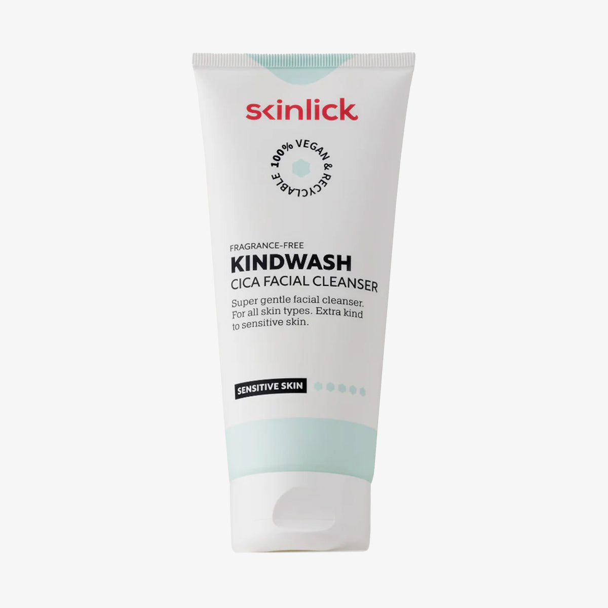 Weiße Tube des Skinlick Kindwash Cica Facial Cleansers mit rotem Logo, schwarzem Text und mintfarbener Kappe vor hellem Hintergrund.
