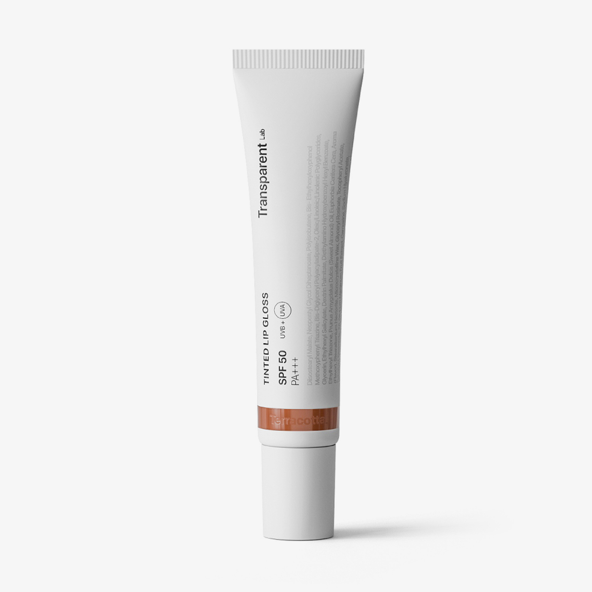 Eine weiße Tube Tinted Lipgloss SPF50 steht aufrecht auf einem weißen Hintergrund.