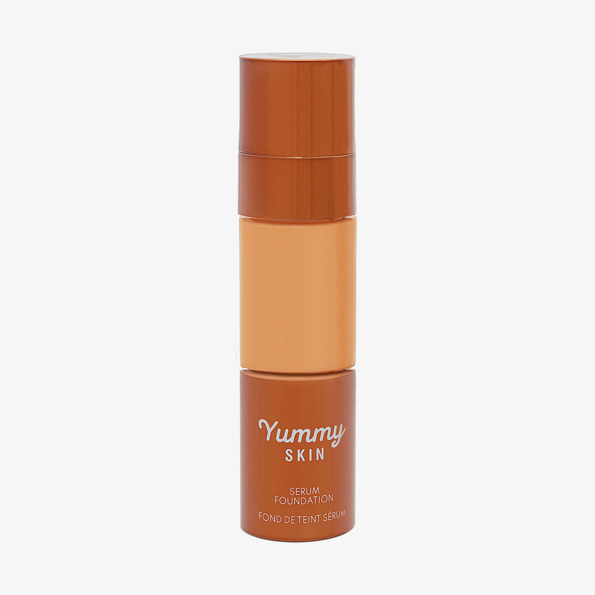 Eine halbtransparente und bronzene Flasche Yummy Skin Serum Foundation 12W mit warm beigem Inhalt.