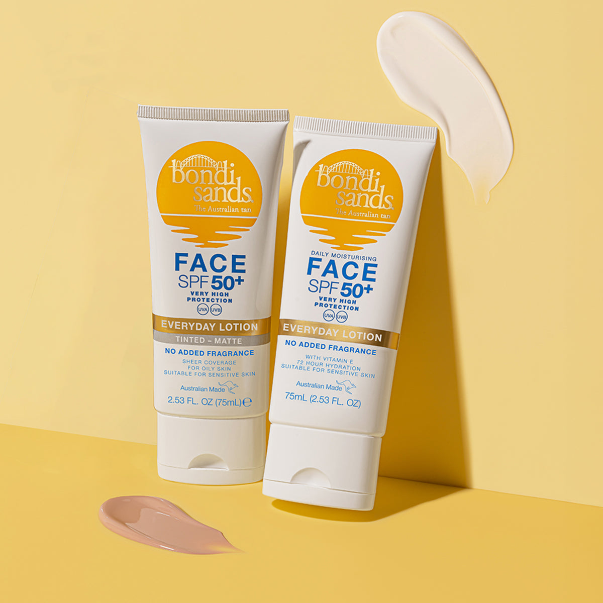 Zwei Tuben SPF 50+ Everyday Face Lotion auf einer gelben Oberfläche, daneben Lotion-Muster.