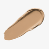 Ein beiger Farbstreifen Yummy Skin Blurring Balm Powder Shade 3 auf weißem Hintergrund.