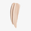 Ein beiges Farbmuster der Lumene CC Color Correcting Cream SPF20 Light auf weißem Hintergrund.