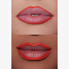 Zwei Nahaufnahmen von Lippen mit verschiedenen Hauttönen tragen den Lip Pencil von Lunar Beauty in der Farbe Tias.