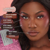 Eine Frau mit dunklem Teint und kräftigem Augen-Make-up aus der Groundwork Palette – Blooming Romance.