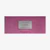 Eine rechteckige, metallisch-rosa strukturierte Schachtel mit silbernem Etikett auf der Vorderseite mit der Aufschrift „Groundwork Palette – Blooming Romance“.