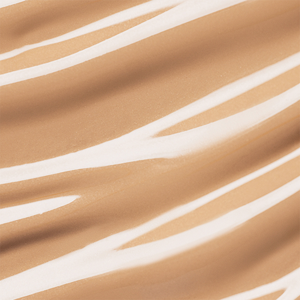 Nahaufnahme der cremigen beigen Textur des CC All-Over Concealer 4 Tan von Lumene.