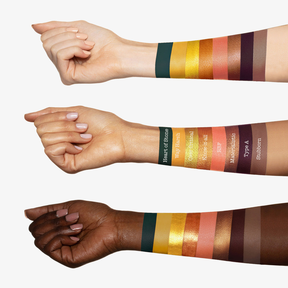 Drei Arme mit unterschiedlichen Hauttönen zeigen Farbmuster schimmernder und matter Farbtöne aus der Bad Side Zodiac Eyeshadow Palette.