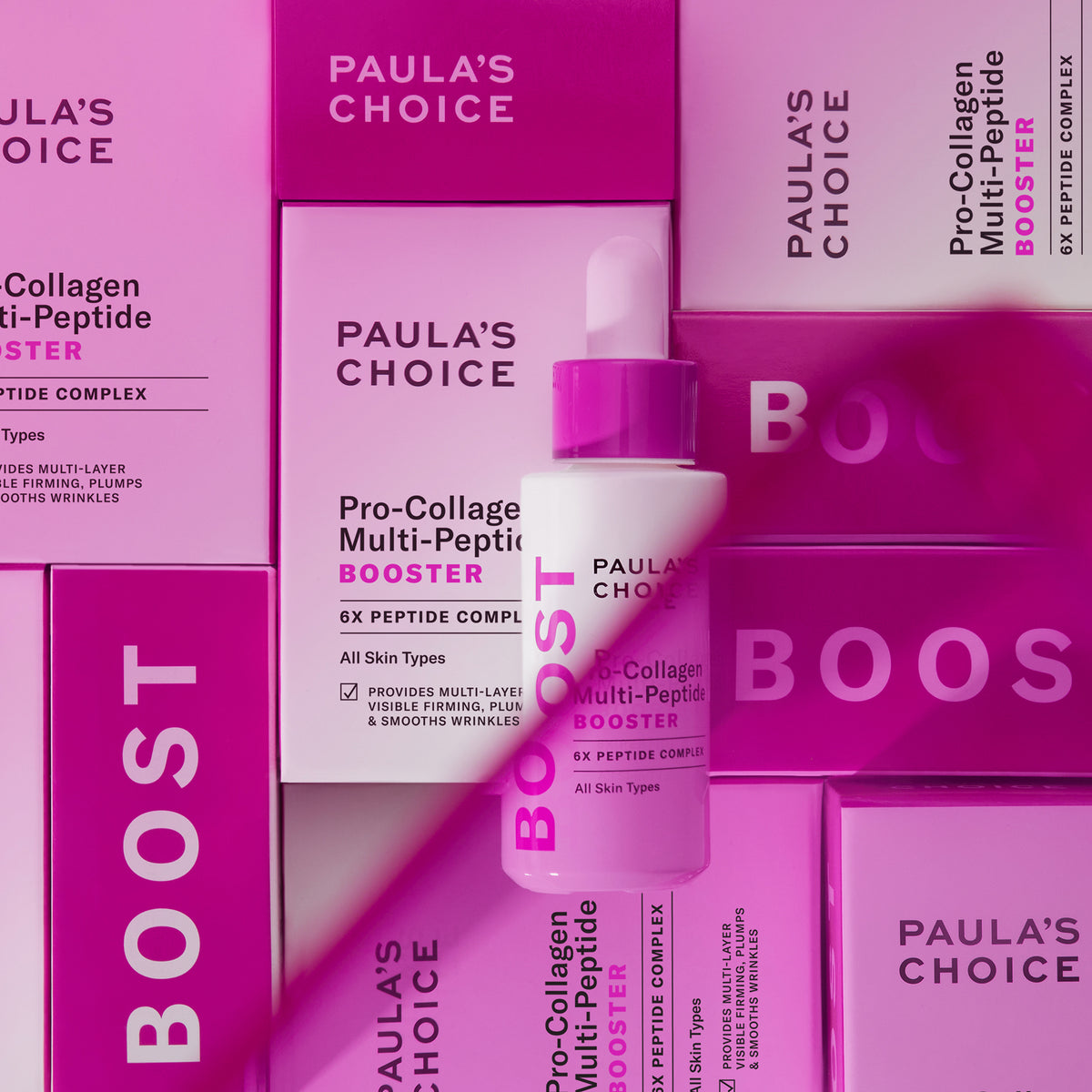 Rosa und weiße Schachteln und eine Tropfflasche mit dem Hautpflegeprodukt Pro-Collagen Multi-Peptide Booster.