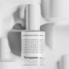 Ceramide Repair Moisturizer von Transparent Lab in einer durchsichtigen Flasche vor einem weißen, unscharfen Hintergrund.