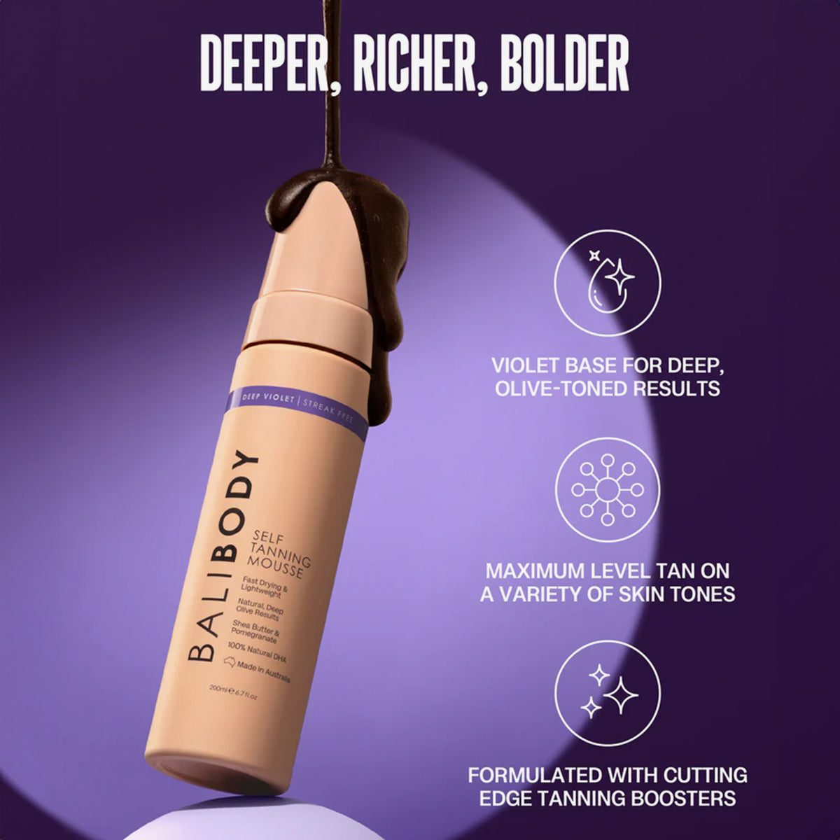 Self Tanning Mousse Deep Violet von Bali Body vor einem lila Hintergrund, daneben informative Produktvorteile.