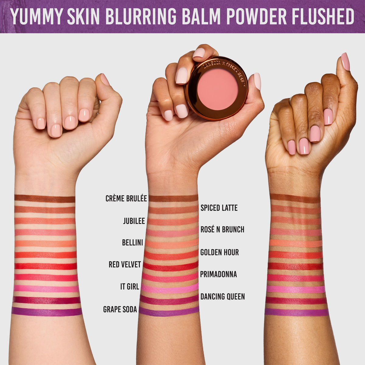 Drei Arme mit unterschiedlichen Hauttönen präsentieren Farbmuster des Yummy Skin Blurring Balm Powder Flushed, in einer Hand ist ein Rouge-Kompaktpuder zu sehen.