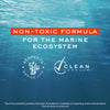 Blauer Unterwasser-Hintergrund mit Text „Non-toxic formula for the marine ecosystem“ und Symbolen für „Respects marine life“ und „Clean formula“.
