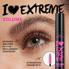Nahaufnahme eines Auges mit langen Wimpern, einer Mascara-Tube und fettgedrucktem Text: I LOVE EXTREME Volume Mascara 01.