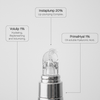 Eine Nahaufnahme der Volume Hydrating Lip-Plumping Treatment zeigt ihre Inhaltsstoffe: Instaplump 20 %, Volulip 1 % und PrimalHyal 1 %.