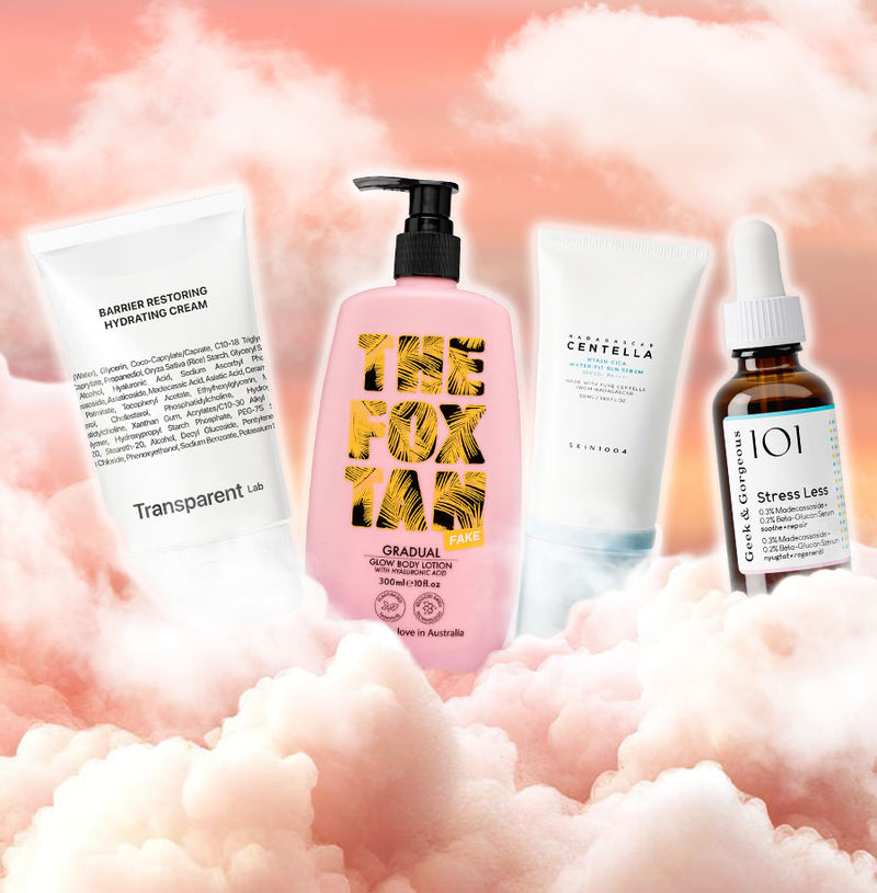 Vier Hautpflegeprodukte vor rosa Wolken: Hydrating Cream, The Fox Tan Lotion, Centella Sun Serum und Stress Less Serum.