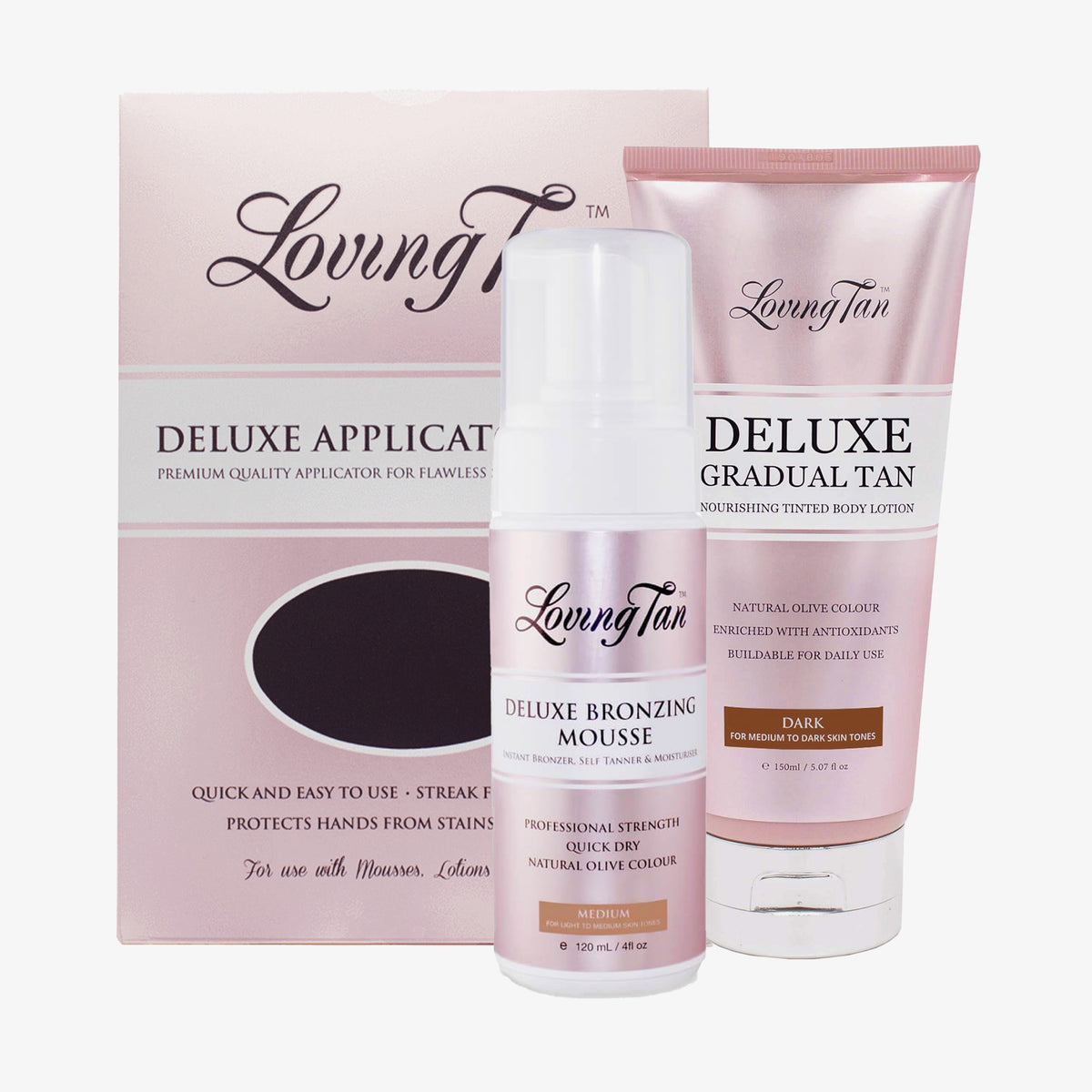 Selbstbräuner-Set von Loving Tan mit Bräunungshandschuh, Mousse in „Medium“ und Gradual Tan Lotion in „Dark“, vor weißem Hintergrund.
