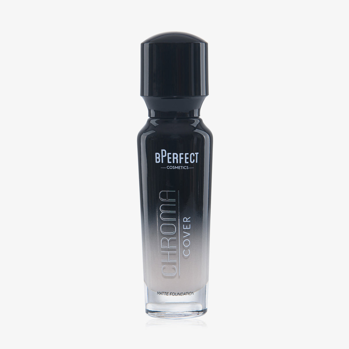 Eine halb transparente halb schwarze Flasche Chroma Cover Foundation Matte in der Farbe N1 vor weißem Hintergrund.