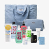 Hellblaue Purish-Tasche aus Cord mit 8 passenden Beauty-Produkten, darunter Sonnenpflege & Tanning-Produkte sowie ein Kulturbeutel und ein Kartenspiel.