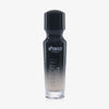 Eine halb transparente halb schwarze Flasche Chroma Cover Foundation Matte in der Farbe W1 vor weißem Hintergrund.