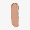 Ein Farbstreifen Chroma Cover Foundation Matte in der Farbe C2 auf weißem Hintergrund.