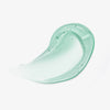Mintgrün-transparenter Klecks essence GRIP HYDRATING PRIMER Gel mit kleinen Bläschen auf weißem Hintergrund.