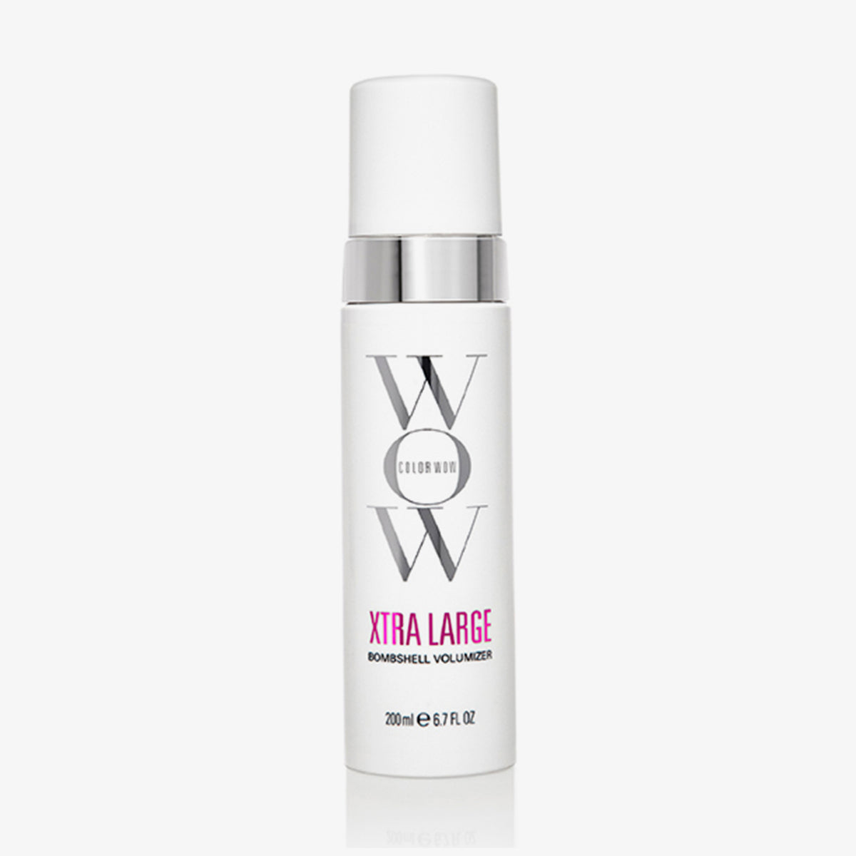 Eine weiße Flasche Xtra Large Bombshell Volumizer von Color Wow vor weißem Hintergrund.