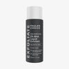 Dunkelgraue Flasche Skin Perfecting 2 % BHA Liquid Exfoliant Deluxe Mini mit weißem Text auf hellgrauem Hintergrund.