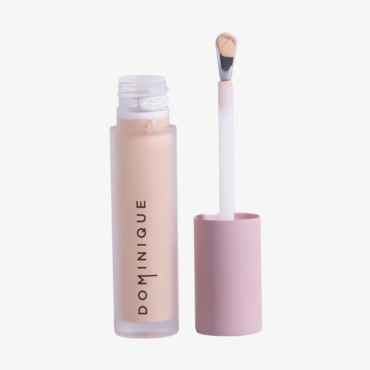 Auf weißem Hintergrund ist eine geöffnete Tube Wide Awake Full Coverage Concealer Cafe con Leche mit rosa Kappe und Applikatorstab abgebildet.