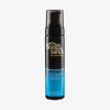 Schwarze Flasche Bondi Sands Self Tanning Foam 1 Hour Express mit blauem Etikett vor weißem Hintergrund