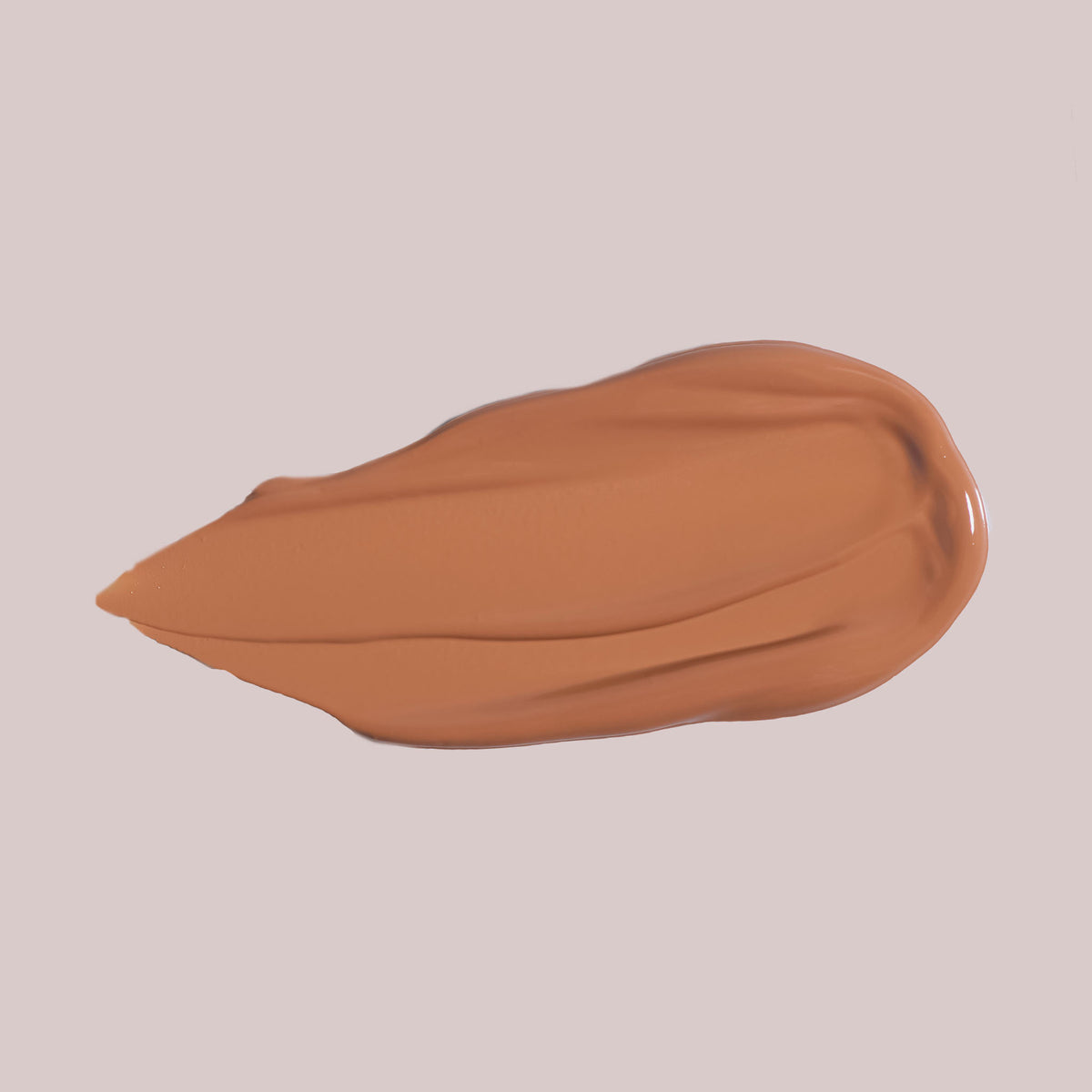 Ein Klecks Wide Awake Full Coverage Concealer Hazelnut in Warmbraun auf einem blassen Hintergrund.