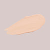 Ein Klecks Wide Awake Full Coverage Concealer Cream Brulee in Beige auf einem blassen Hintergrund.