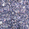Nahaufnahme der Miami Lights Glitter Palette mit funkelndem lila Glitzer mit sechseckigen Formen und schimmernden Reflexen.