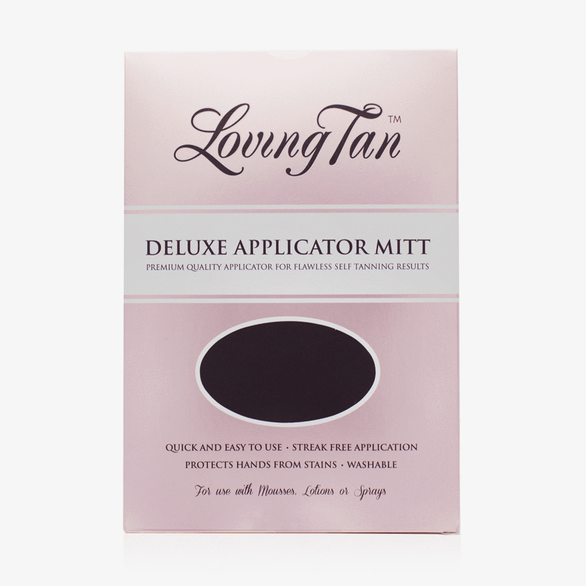 Eine rosafarbene Schachtel mit der Aufschrift „Loving Tan Deluxe Self Tanning Applicator Mitt“ auf weißem Hintergrund.