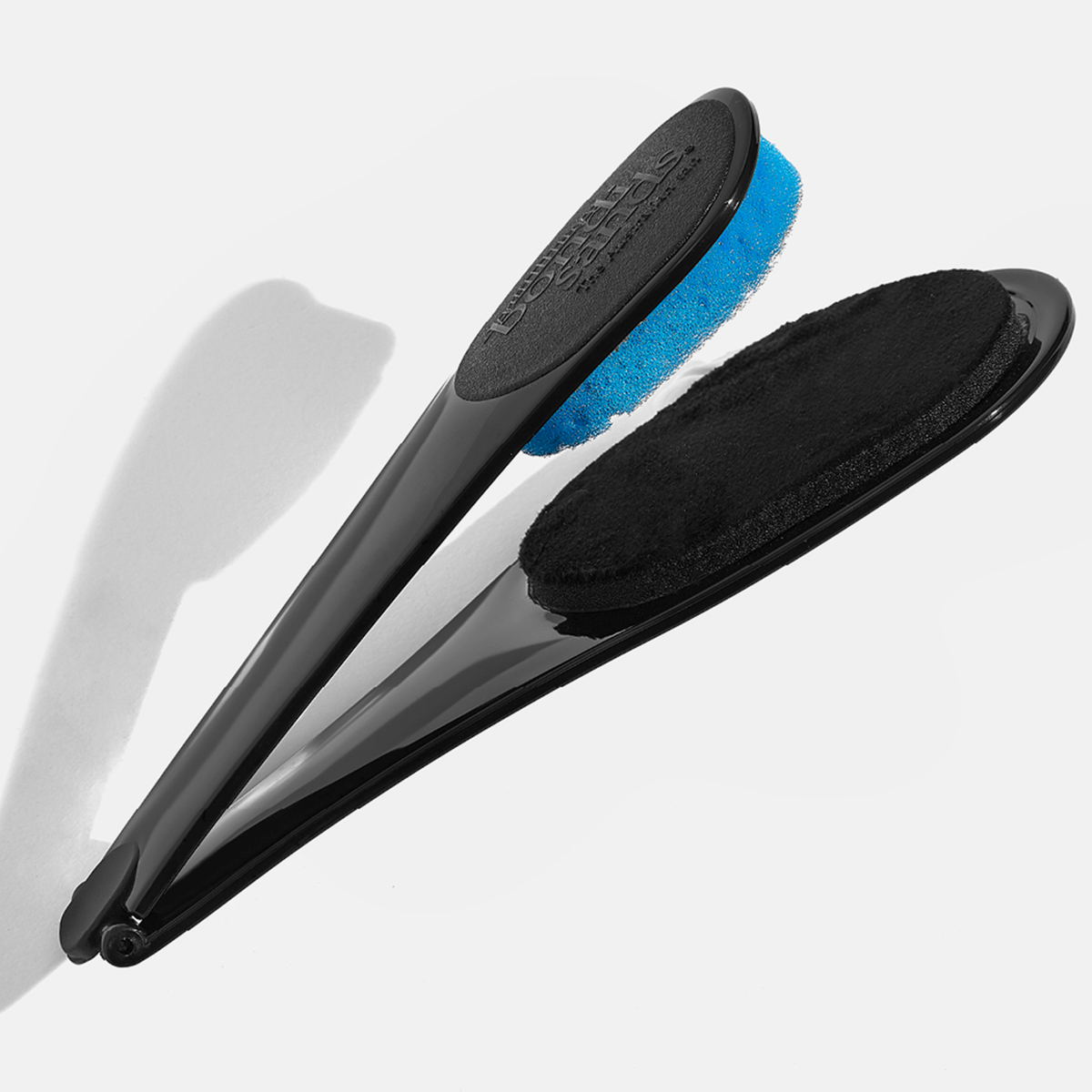 Self Tanning Back Applicator mit doppelseitigem Schwämmen und klappbarem Griff, auf weißem Hintergrund